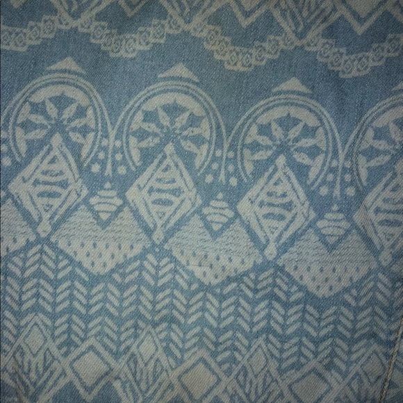 Blue and White designed skinny jeans. - Picture 3 of 3